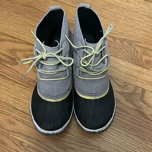 Sorel Women's Gray and Black Boots